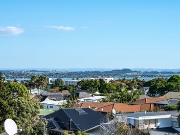 Big Home, Big Views, Hilltop Position