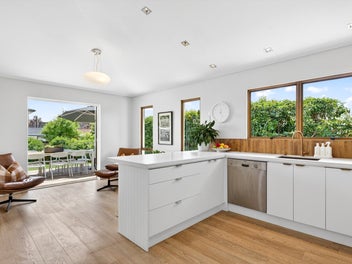 Flash Sale: Going Under the Hammer!