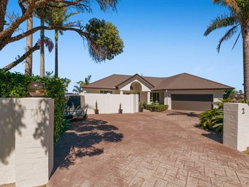 COASTAL LIVING ON A GRAND SCALE