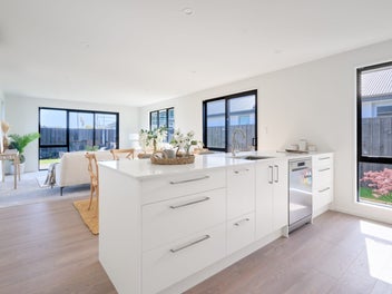 Beach Appeal for Tenants or Families - 19 Croucher