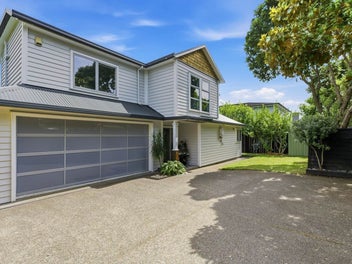 Executive Living on Prestigious Norwood Avenue