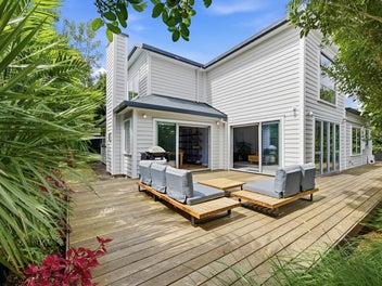 Executive Living on Prestigious Norwood Avenue