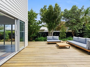 Executive Living on Prestigious Norwood Avenue