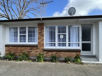 Image 1 of 7