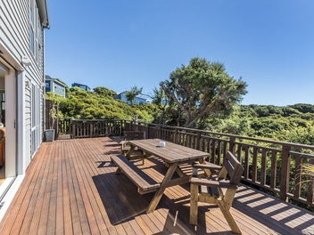 SUN SOAKED, SOCIAL, & SET UP FOR FAMILY LIVING