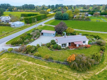 Rural Living Close to Town