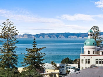 Heart of Napier Art Deco - Penthouse and Income