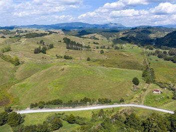 Elevated Views & Rural Serenity – 11.86...