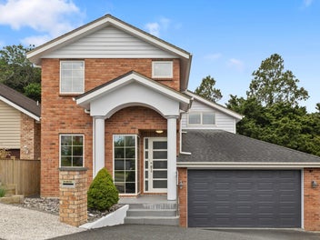 Elegant Living on the Edge of Nature