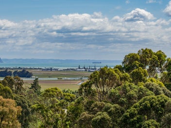 City Edge Living - Views Space & Lifestyle