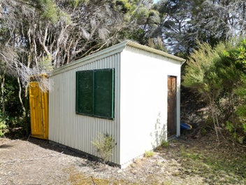 Peaceful coastal section in Taieri Mouth