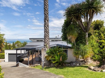 Modern Bluff Hill Home with Expansive View