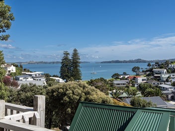 Stunning outlook - walk to the beach
