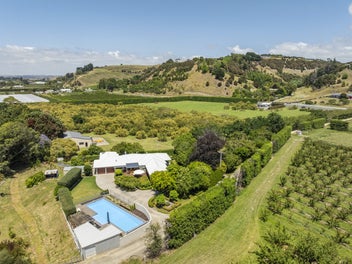 Fantastic Lifestyle, Pool, Income plus Potential