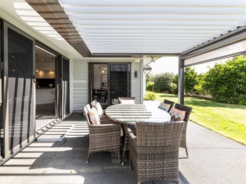 Large Family Home in Quiet, Sunny Cul-de-sac