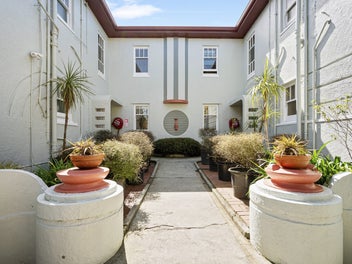 Character Mount Victoria Apartment