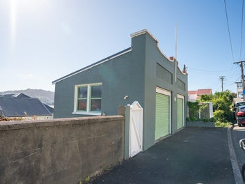 SUN, SPACE AND GARAGING IN THE HEART OF MT. VIC