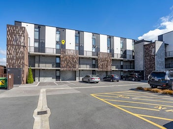 HEAVILY REDUCED - Asking $565,000