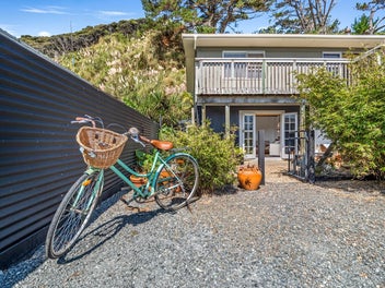 Surf & Sunny Living in Port Waikato