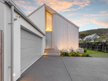 Stunning Coastal Architecture, Family Comfort