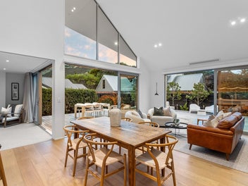 Stunning Coastal Architecture and Family Comfort