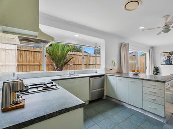 Single Level Brick & Tile on 665sqm