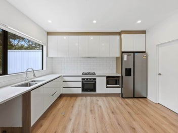 Corner Position – Modern Living Beside the Reserve