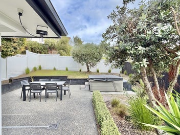 Welcome to 42 Ravenstone Place! WOW!