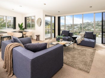 Stylish Freehold Living & Sweeping Brooklyn Views