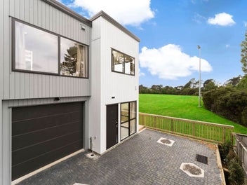 Modern Living Backing onto Reserve Park