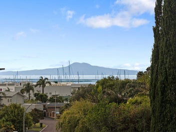 Modern family home | Stunning sea views