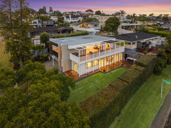 Modern family home | Stunning sea views