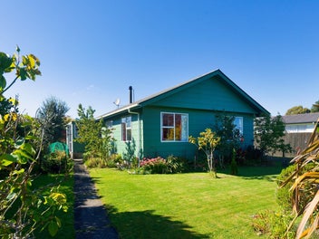 Smart Starter Opposite The Showgrounds