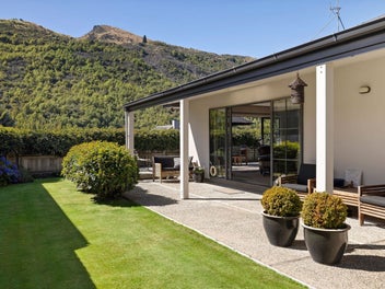 Family home, reserve edge