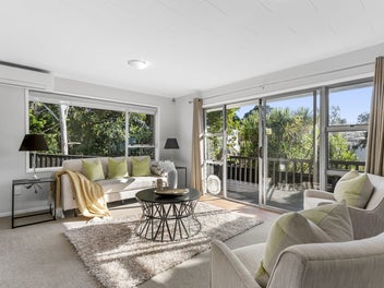 Lock 'n' Love in the Heart of Howick