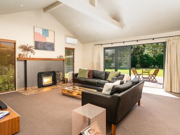 REFINED COUNTRY LIVING WITH EQUESTRIAN FACILITIES
