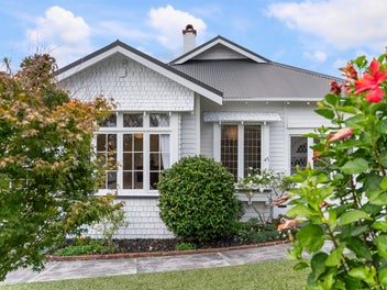 Timeless Remuera Bungalow with Stunning Views