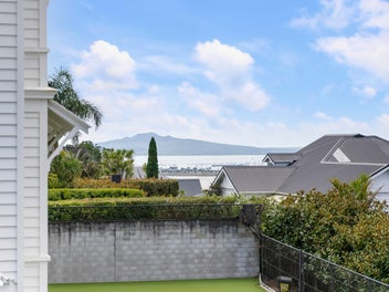 Timeless Remuera Bungalow with Stunning Views