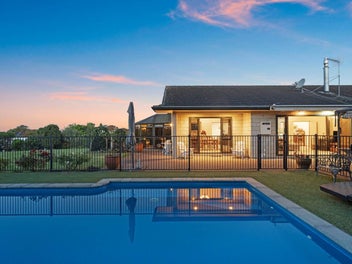 EFFORTLESS ELEGANCE IN AN ESTABLISHED COMMUNITY
