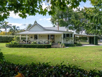 Irresistible Villa Charm with Lifestyle Appeal