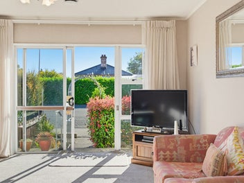 Low-Maintenance 2-Bedroom Flat in Allenton