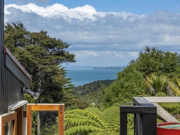 Space, Style & Sea Views: Ultimate Family Home