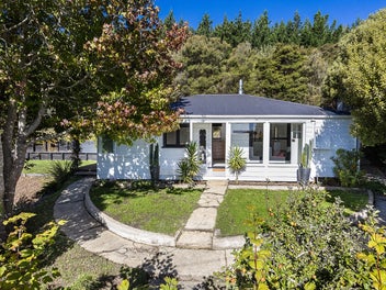 Elevated Charm with Views , Land & Lifestyle