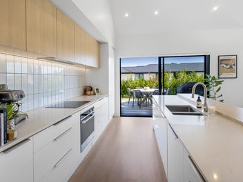 On the move - Stylish, Modern Living