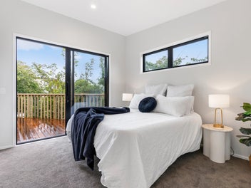 Modern Masterpiece: Sun-Drenched & Brand New