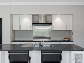 Sun-Soaked Living with Effortless Entertaining