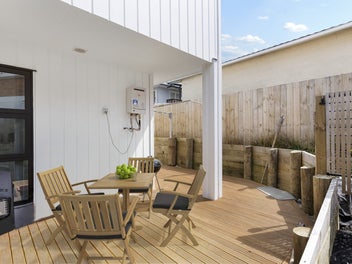 2022 Freehold Living in a Quiet Cul-de-Sac