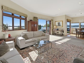 A tranquil setting with water views & studio