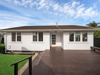 Freehold; 4 beddy + Extensive Deck; 436m2 Land