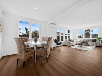 Freehold; 4 beddy + Extensive Deck; 436m2 Land